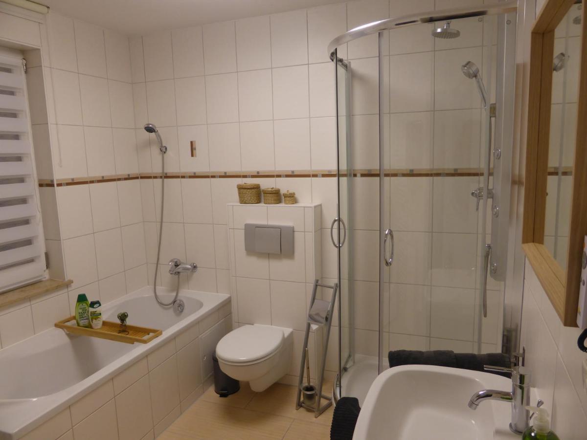 Ferienwohnung Goethe: Zentrale 2-Zimmer-Oase mit WLAN & Parkplatz Jena Exterior photo